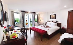 Khách sạn Nova Luxury